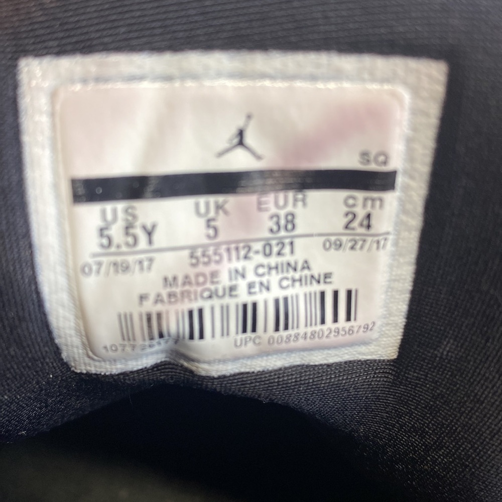 Nike Air Jordan 1 Mid Retro Size 5.5Y - Picture 5 of 11